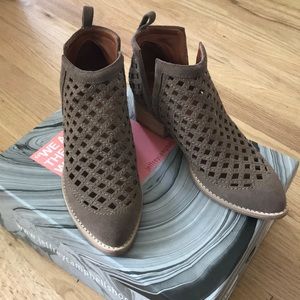 Jeffery Campbell Taggart Booties Taupe Suede 6.5